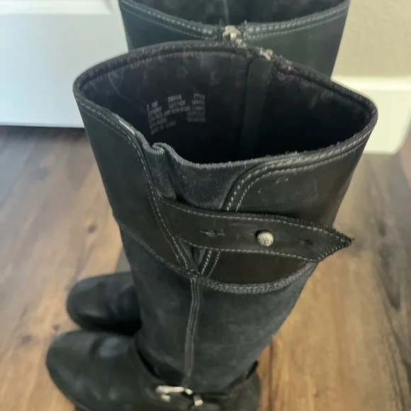 Black Leather Knee-High Boots - Picture 6 of 12